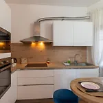 Апартаменти Guesthost - Cozy With Terrace In