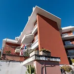 Guesthost - Cozy With Terrace In شقة سانريمو