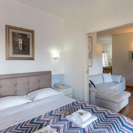 Guesthost - Cozy With Terrace In Appartement San Remo