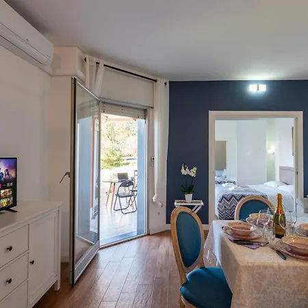 Appartement Guesthost - Cozy With Terrace In *