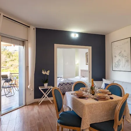 Апартаменты Guesthost - Cozy With Terrace In Санремо