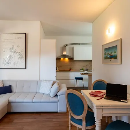 Апартаменты Guesthost - Cozy With Terrace In Санремо