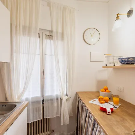 Guesthost - Cozy With Terrace In Санремо
