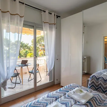 Guesthost - Cozy With Terrace In Апартаменты Санремо