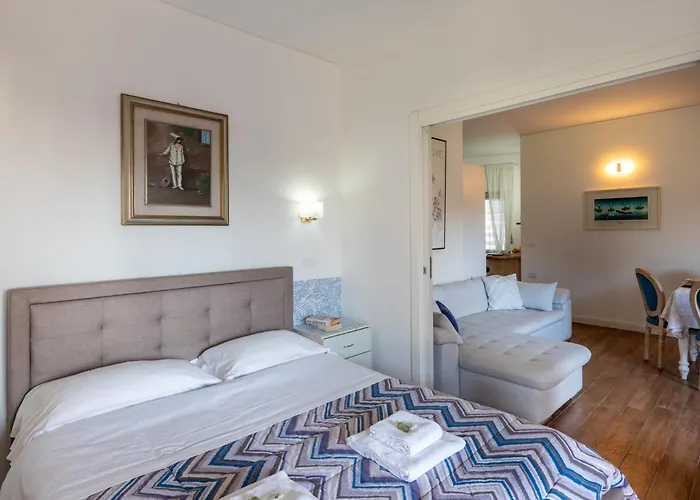 Guesthost - Cozy With Terrace In Appartement San Remo
