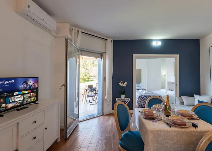 Apartamento Guesthost - Cozy With Terrace In *