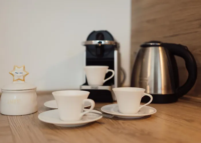 Guesthost - Cozy With Terrace In