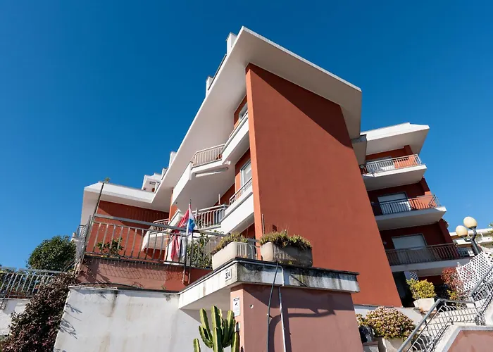 Guesthost - Cozy With Terrace In Apartamento San Remo